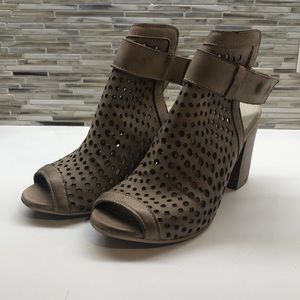 NWT Chocolat Blu laser cut heels